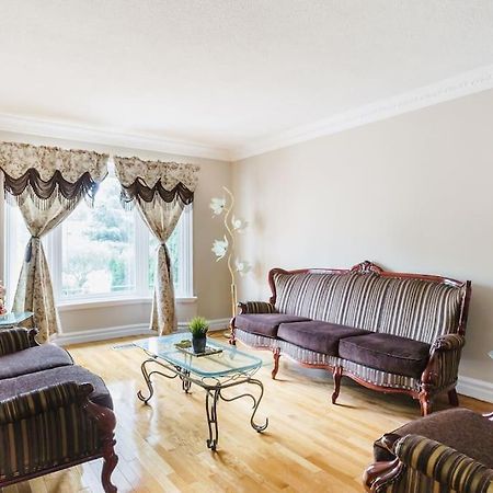 Beautiful Home 4 Bed, 3 Bath, Garage, Backyard! Mississauga Exteriör bild
