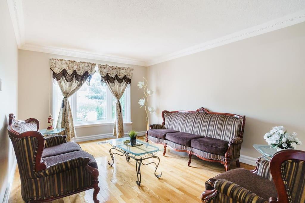 Beautiful Home 4 Bed, 3 Bath, Garage, Backyard! Mississauga Exteriör bild