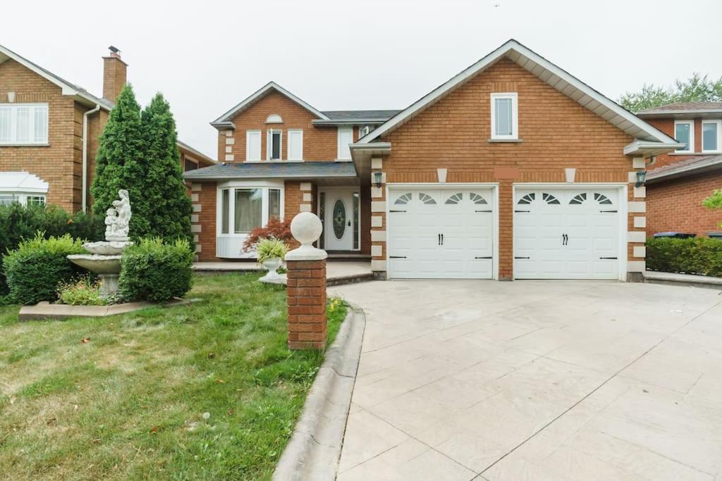Beautiful Home 4 Bed, 3 Bath, Garage, Backyard! Mississauga Exteriör bild