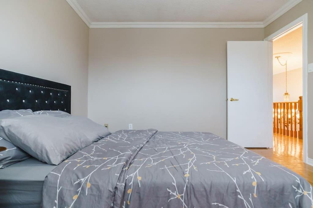 Beautiful Home 4 Bed, 3 Bath, Garage, Backyard! Mississauga Exteriör bild