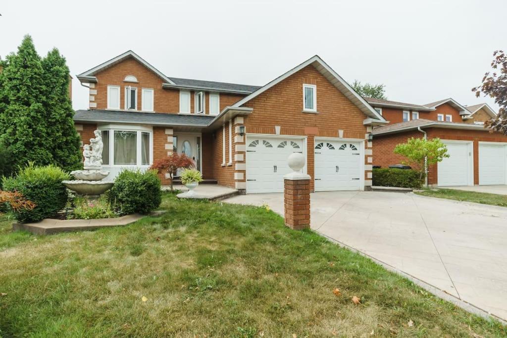 Beautiful Home 4 Bed, 3 Bath, Garage, Backyard! Mississauga Exteriör bild