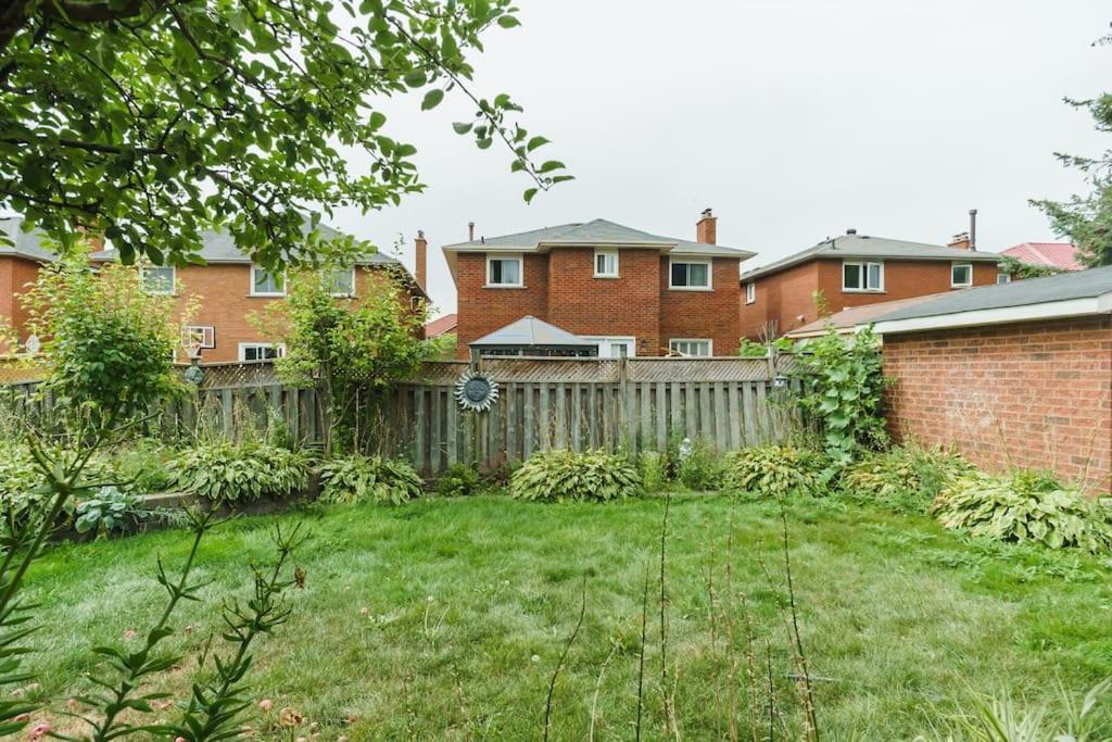 Beautiful Home 4 Bed, 3 Bath, Garage, Backyard! Mississauga Exteriör bild