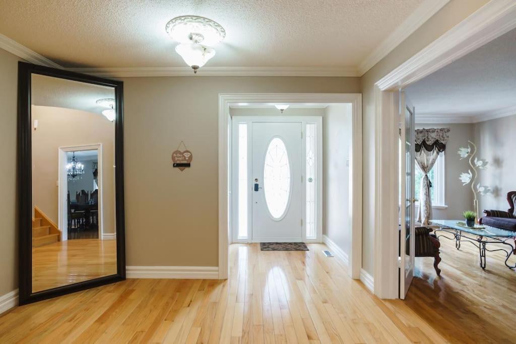 Beautiful Home 4 Bed, 3 Bath, Garage, Backyard! Mississauga Exteriör bild