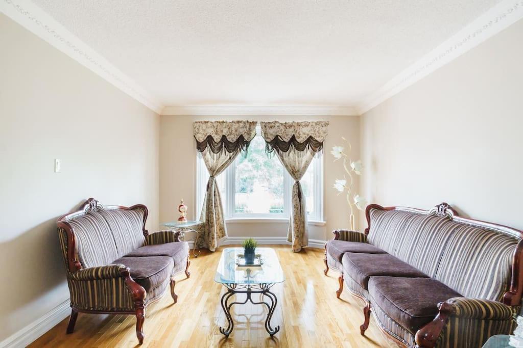 Beautiful Home 4 Bed, 3 Bath, Garage, Backyard! Mississauga Exteriör bild