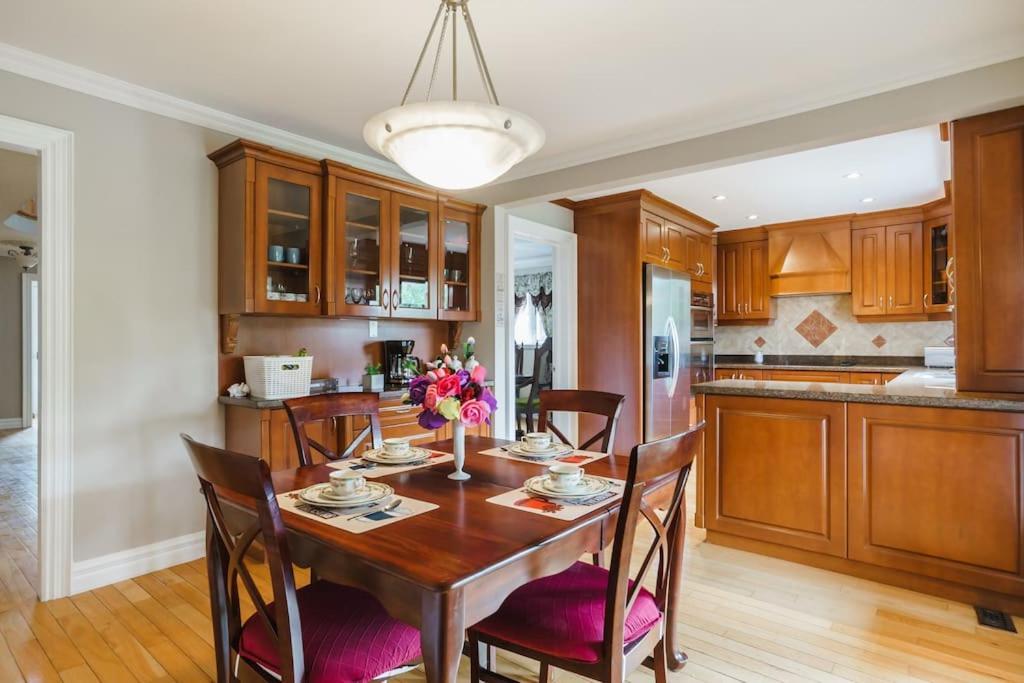 Beautiful Home 4 Bed, 3 Bath, Garage, Backyard! Mississauga Exteriör bild