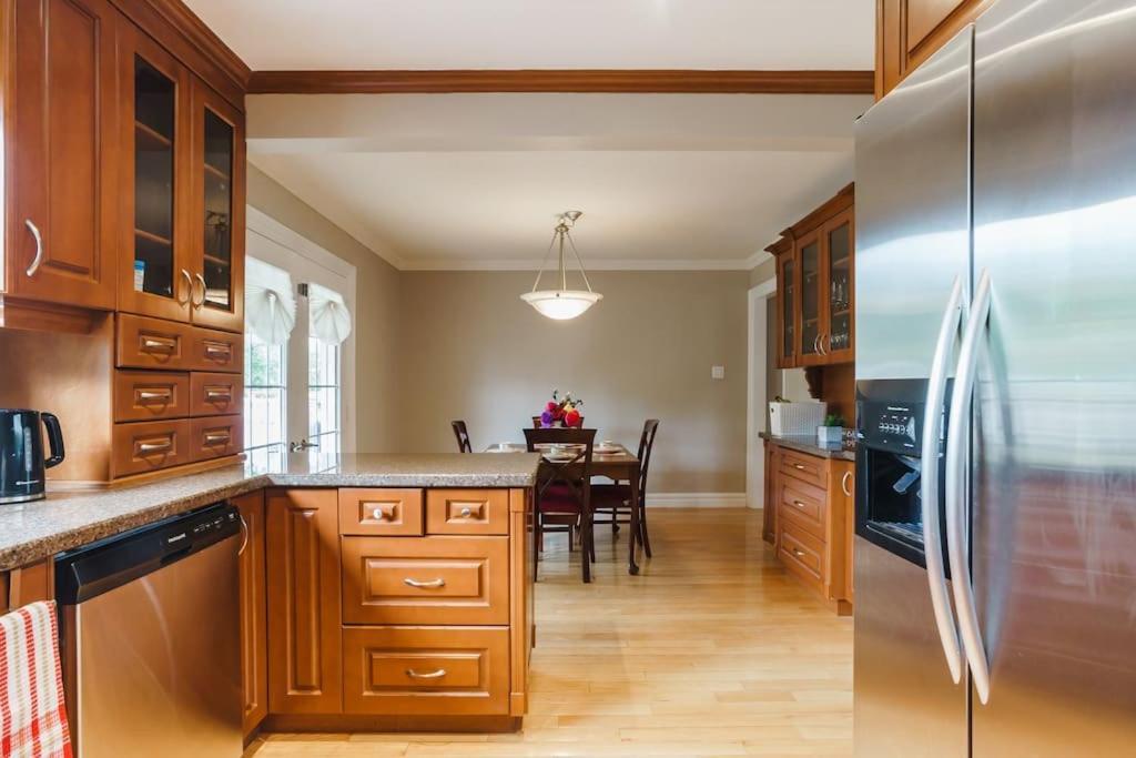 Beautiful Home 4 Bed, 3 Bath, Garage, Backyard! Mississauga Exteriör bild