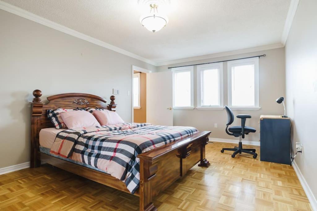 Beautiful Home 4 Bed, 3 Bath, Garage, Backyard! Mississauga Exteriör bild