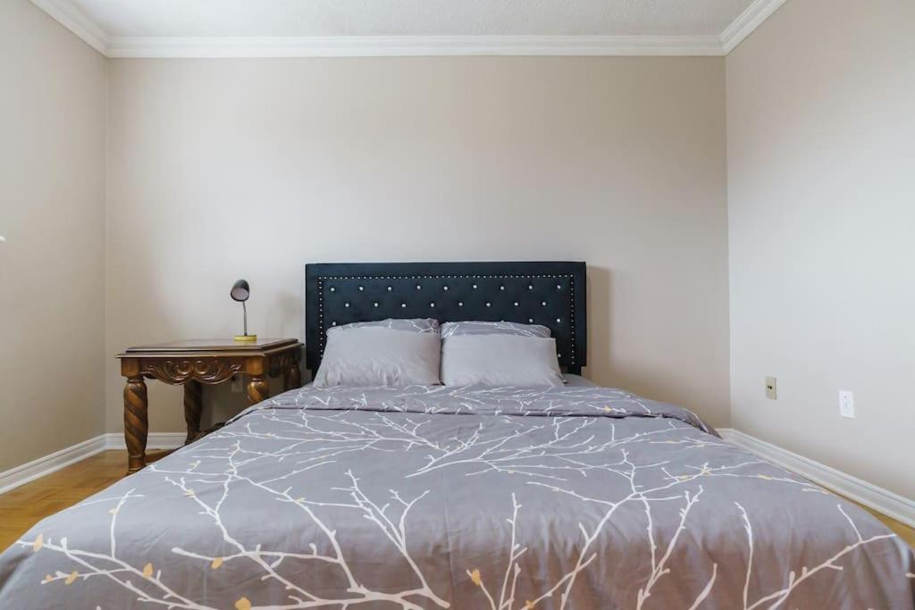 Beautiful Home 4 Bed, 3 Bath, Garage, Backyard! Mississauga Exteriör bild