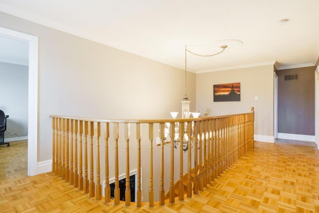 Beautiful Home 4 Bed, 3 Bath, Garage, Backyard! Mississauga Exteriör bild
