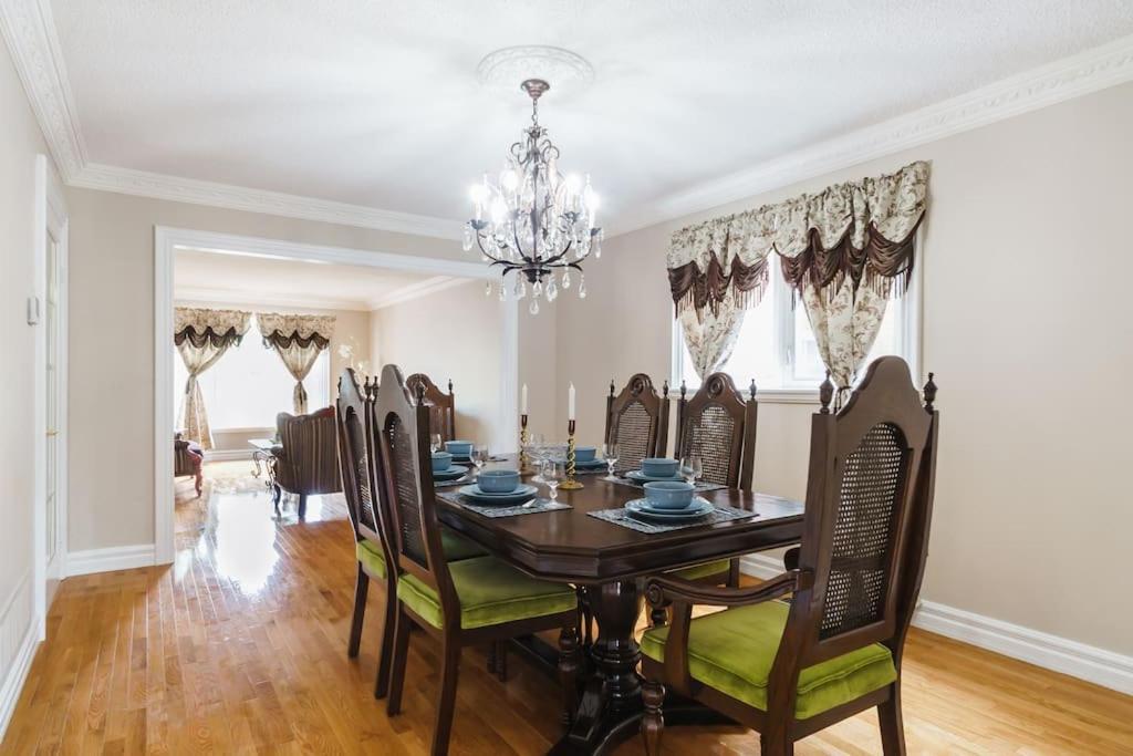 Beautiful Home 4 Bed, 3 Bath, Garage, Backyard! Mississauga Exteriör bild