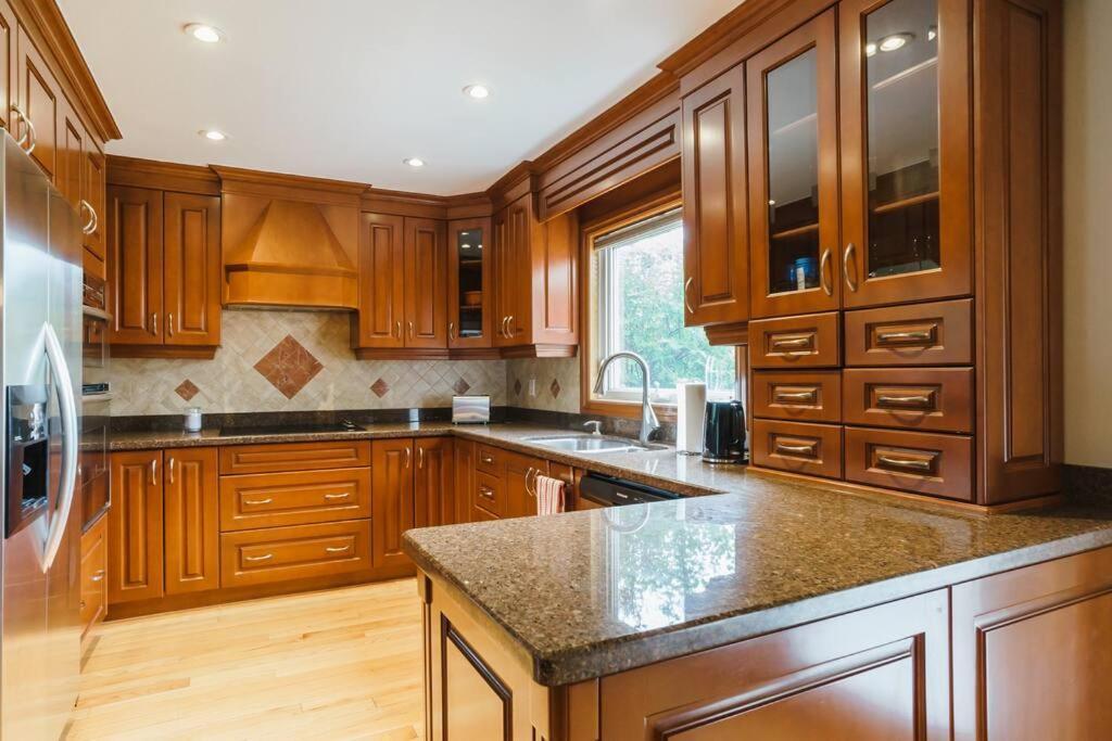 Beautiful Home 4 Bed, 3 Bath, Garage, Backyard! Mississauga Exteriör bild