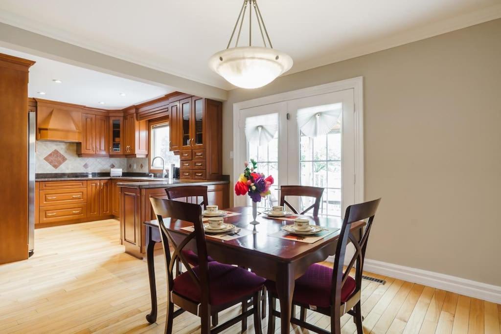 Beautiful Home 4 Bed, 3 Bath, Garage, Backyard! Mississauga Exteriör bild