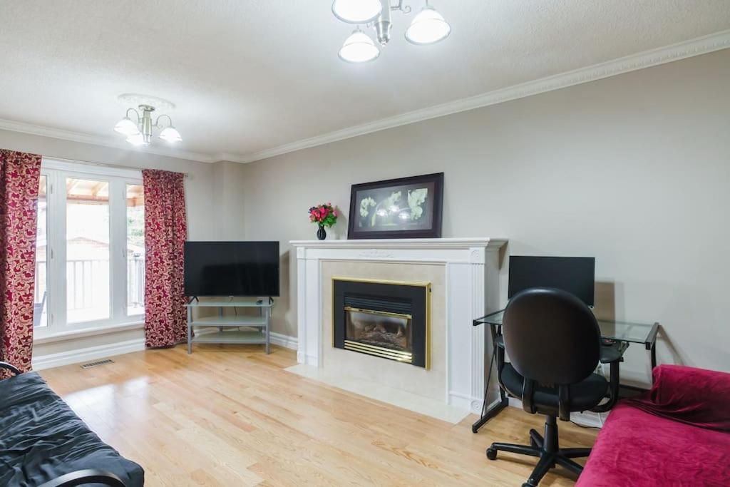 Beautiful Home 4 Bed, 3 Bath, Garage, Backyard! Mississauga Exteriör bild